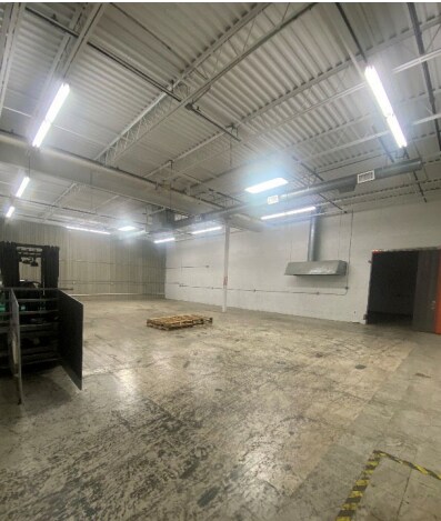 More Photos Of 1700 Kiefer Dr, Zion Warehouse For Lease