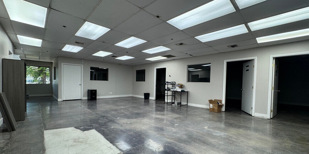 More Photos Of 2840 N Naomi St, Burbank Manufacturing For Sale