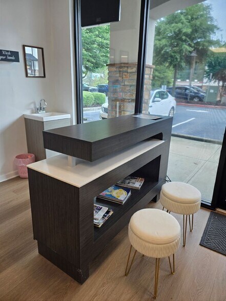 More Photos Of 2655 N Cobb Pky, Kennesaw Storefront For Lease