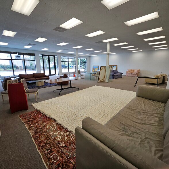 More Photos Of 2025 13th Ave, Vero Beach General Retail For Sale