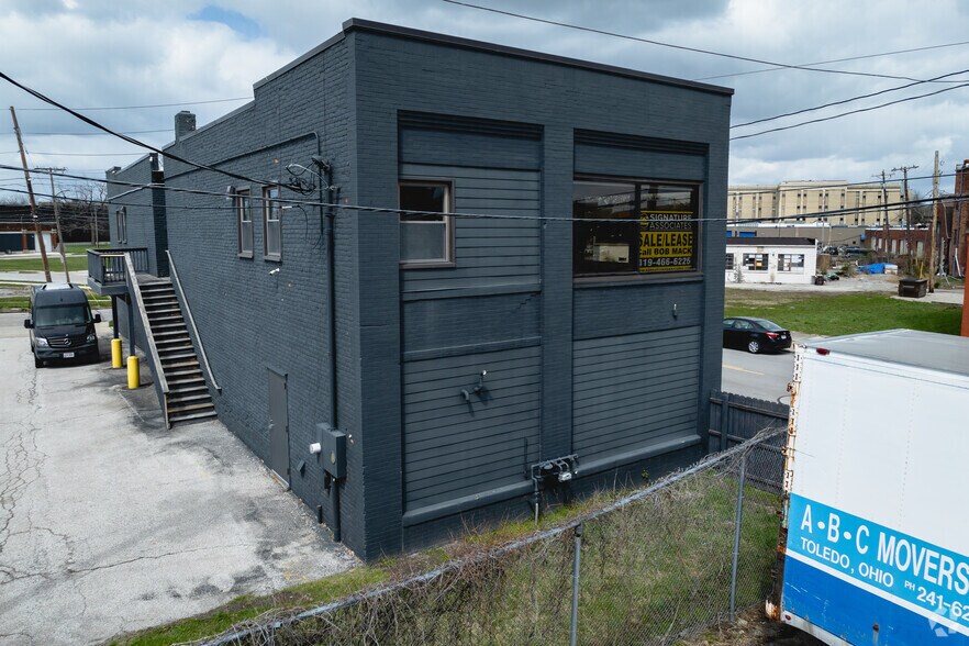 More Photos Of 1215 Jackson St, Toledo Office For Sale