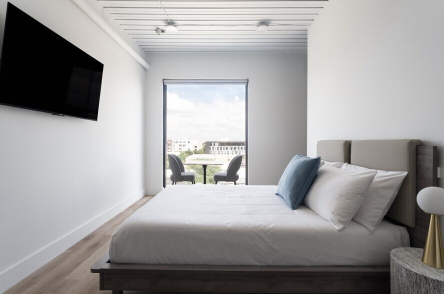 More Photos Of 1812 E 6th St, Austin Hospitality For Sale