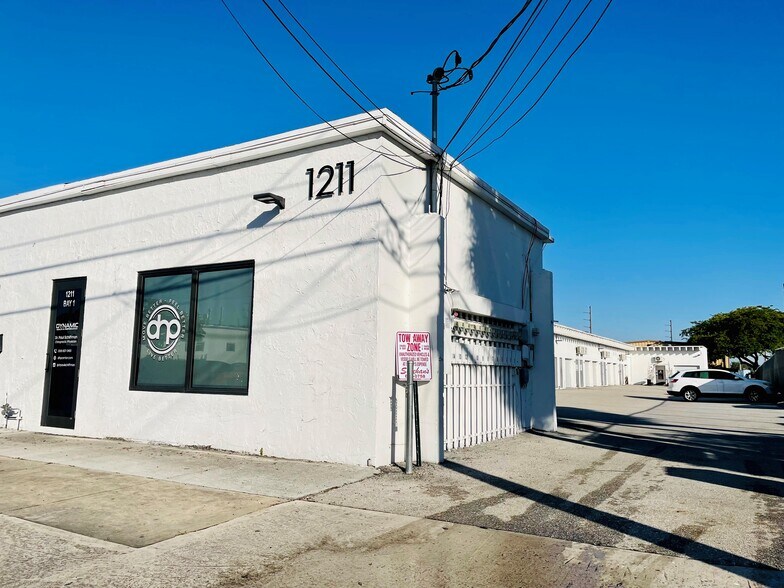 More Photos Of 1211 Okeechobee Rd, West Palm Beach Warehouse For Lease