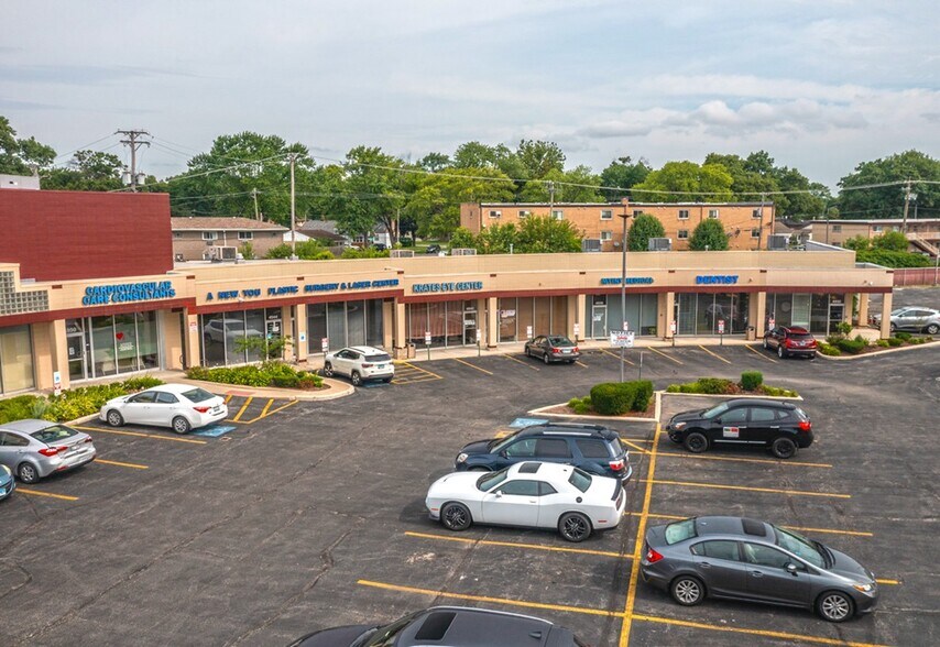 More Photos Of 4932-5000 W 95th St, Oak Lawn Storefront For Lease