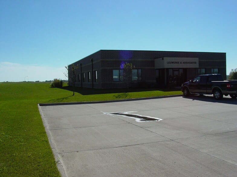 More Photos Of 2200 Gannett Ave, Des Moines Office For Sale