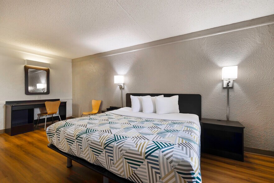 More Photos Of 220 I-10, Beaumont Hotel For Sale