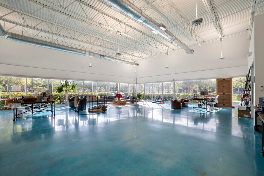 More Photos Of 320 International Pky, Sunrise Warehouse For Sale