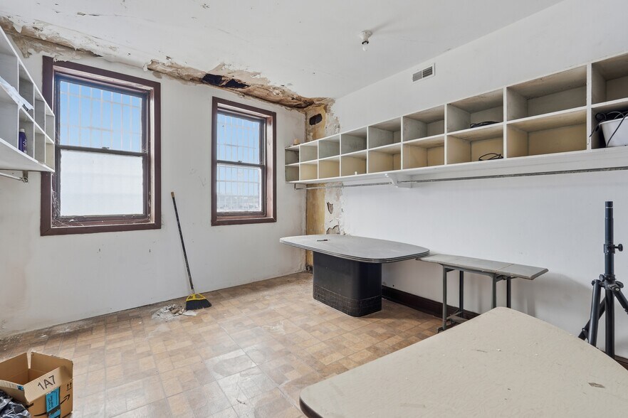 More Photos Of 1142-1148 Broadway, Camden Flex For Sale