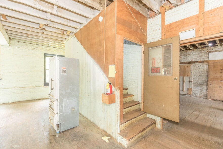 More Photos Of 1340 W Main St, Wytheville Loft Creative Space For Sale