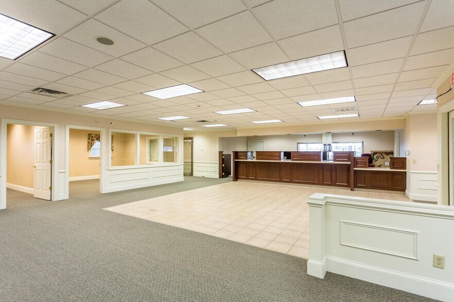 More Photos Of 9972 Spotswood Trl, Mcgaheysville Bank For Lease