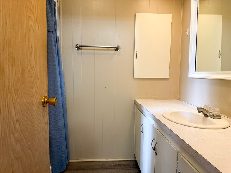 More Photos Of 972 S Main St, Prineville Flex For Sale