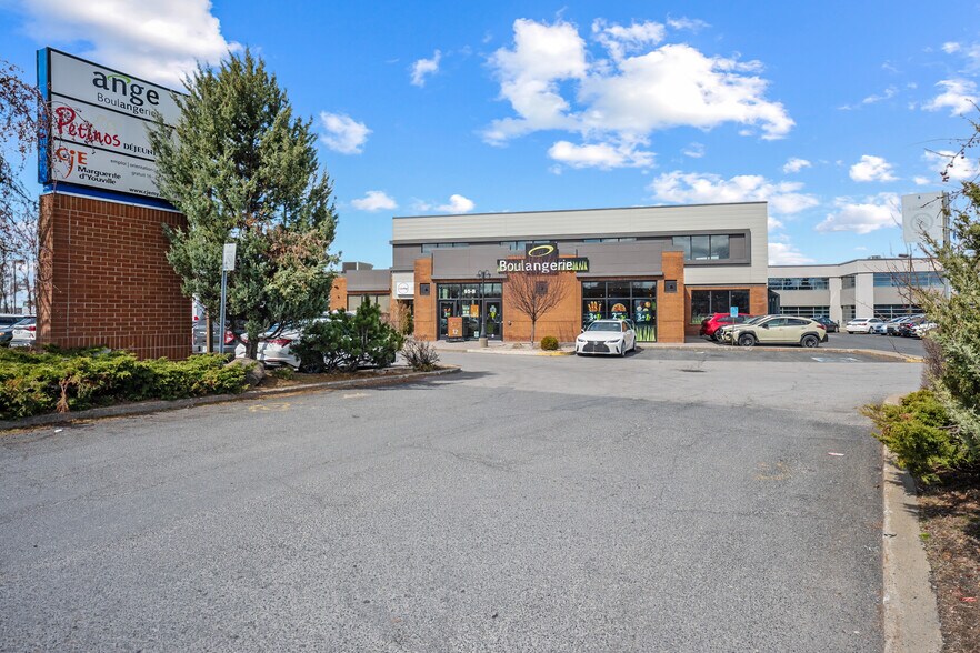 More Photos Of 95 Boul De Mortagne, Boucherville Restaurant For Lease