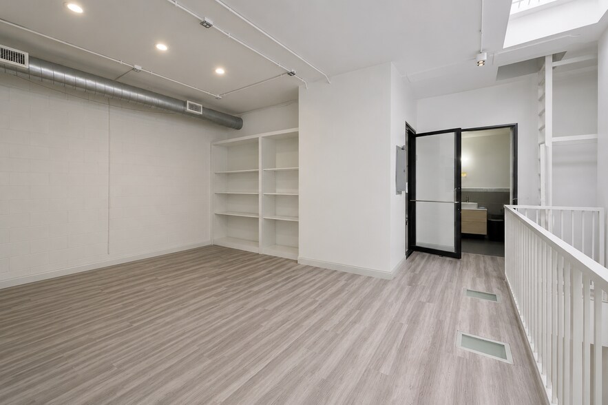 More Photos Of 8543 Venice Blvd, Los Angeles Loft Creative Space For Lease