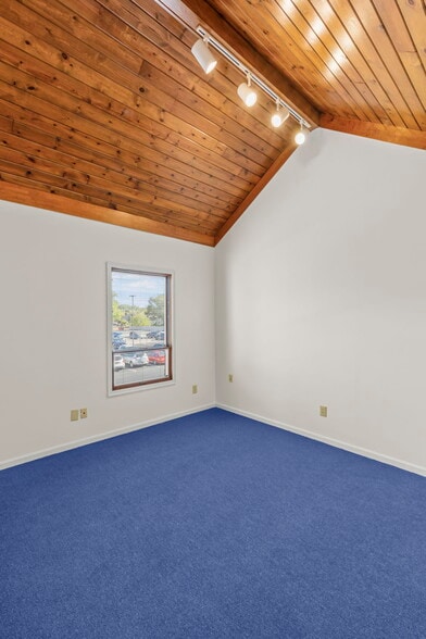 More Photos Of 73 E Wilson Bridge Rd, Worthington Office For Sale