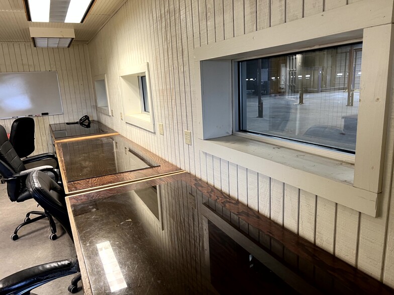 More Photos Of 744 FM 609, La Grange Service For Lease