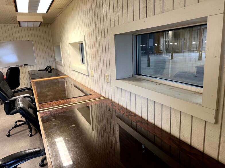 More Photos Of 744 FM 609, La Grange Service For Lease