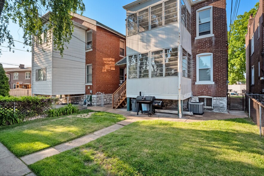More Photos Of 5007 Goethe Ave, Saint Louis Multifamily For Sale