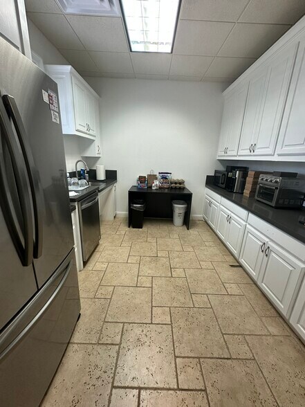 More Photos Of 6628 Bryant Irvin Rd, Fort Worth Office For Sale