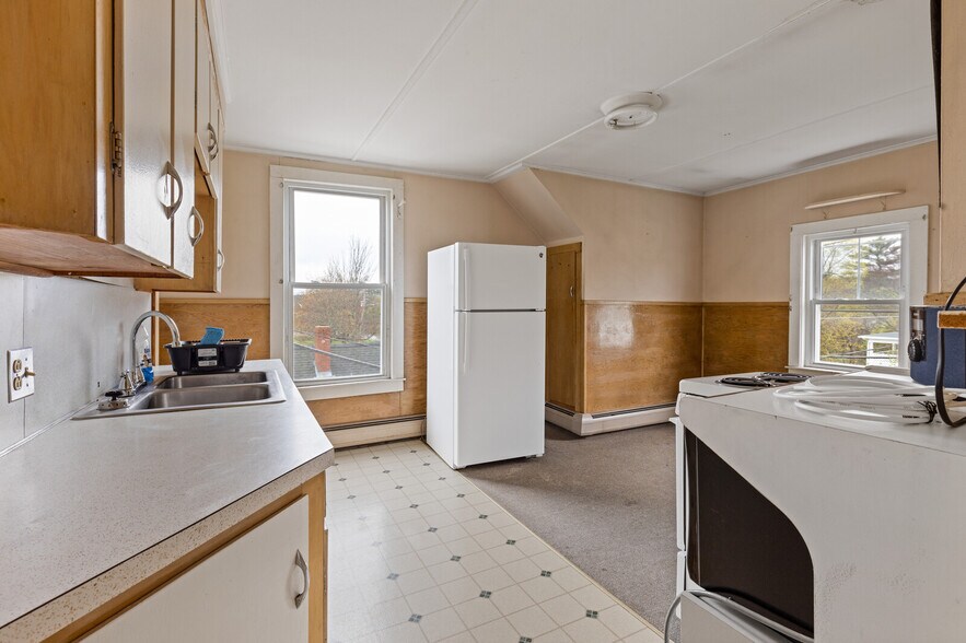 More Photos Of 166 Silver St, Waterville Medical For Sale