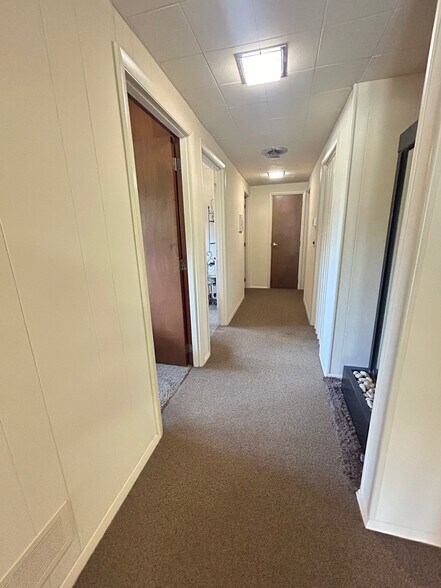 More Photos Of 1320 Granville Rd, Newark Medical For Sale