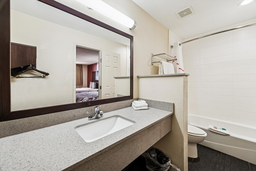 More Photos Of 20543 Interstate 45, Spring Hotel For Sale