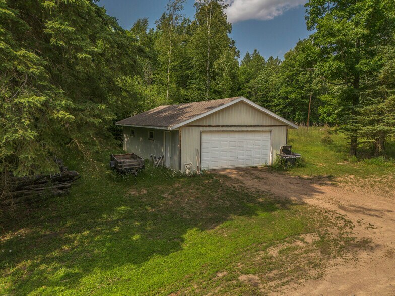 More Photos Of 216 S Shore Dr, Pickerel Restaurant For Sale