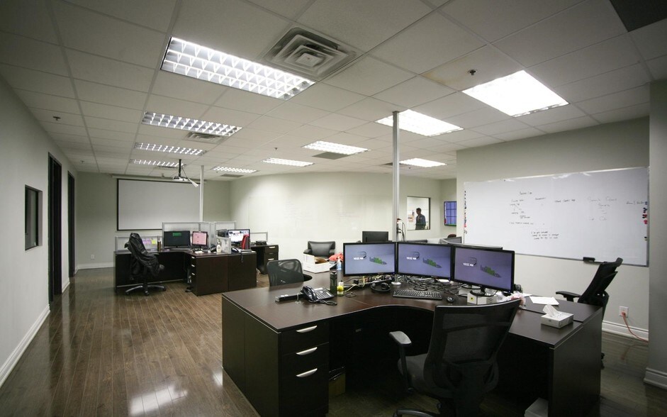 More Photos Of 5 Copper Rd, Brampton Warehouse For Lease