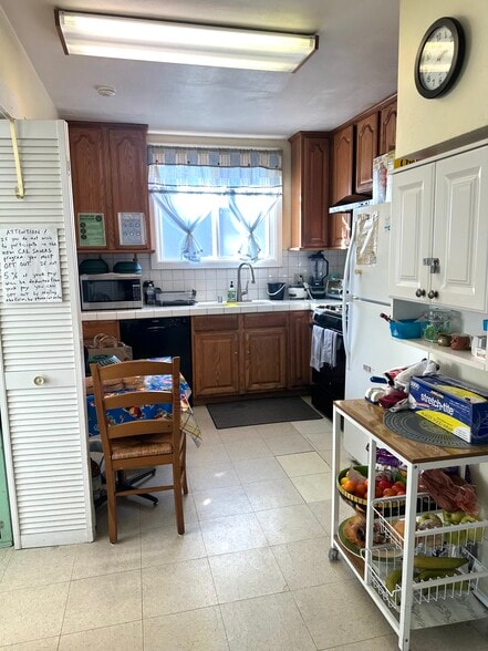 More Photos Of 423 McLaughlin St, Richmond Healthcare For Sale