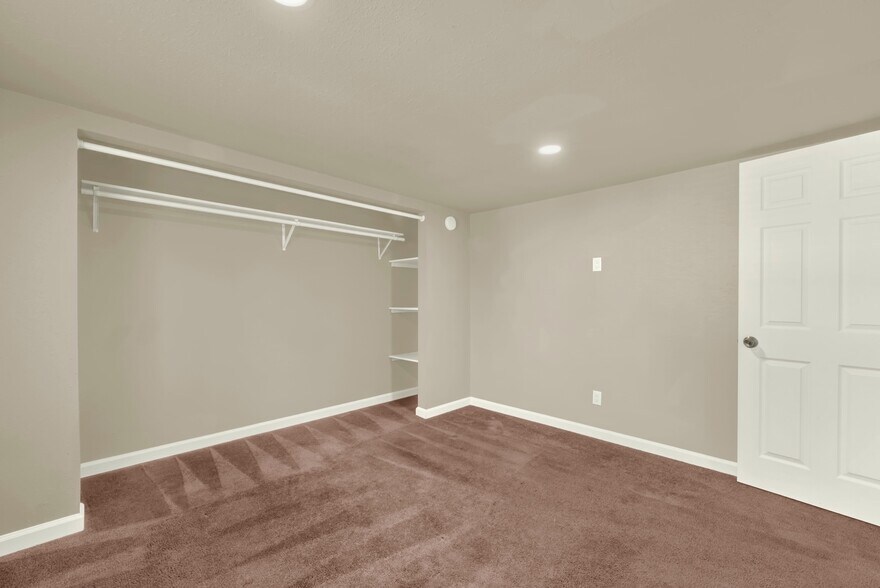More Photos Of 124 S Porter Rd, Dixon Service For Sale