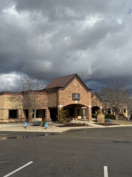 Primary Photo Of 413-431 S Landmark Ave, Bloomington Medical For Lease