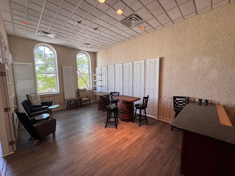 More Photos Of 145 Riley St, Dundee Storefront Retail Office For Sale