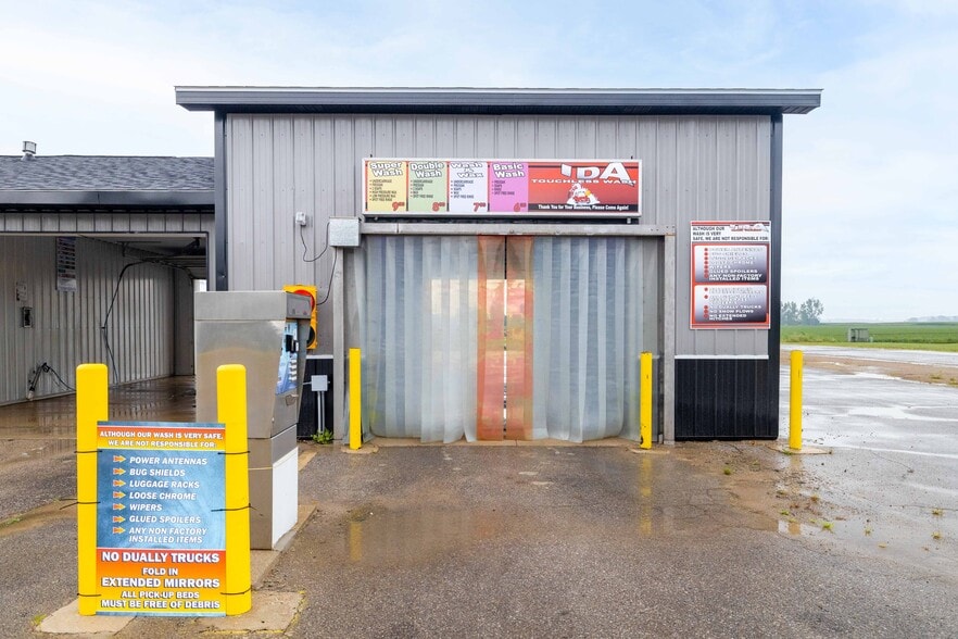 More Photos Of 3181 Lewis Ave, Ida Carwash For Sale