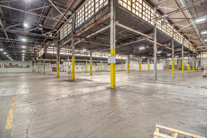 More Photos Of 12601 Southfield Fwy, Detroit Distribution For Lease