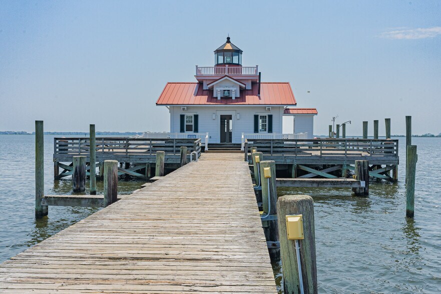More Photos Of 207 Queen Elizabeth Ave, Manteo Storefront Retail Residential For Sale