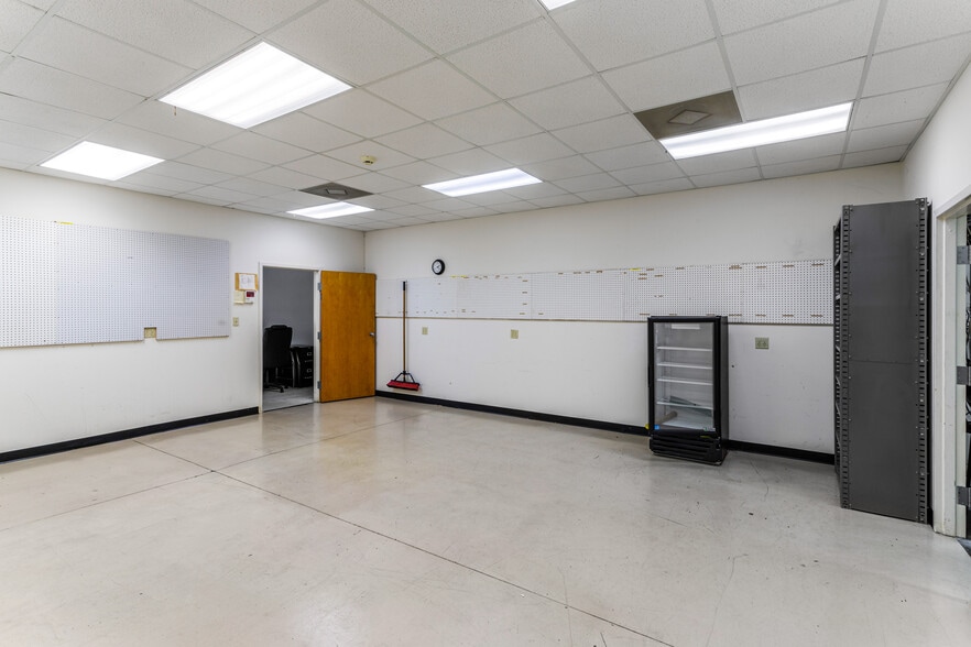 More Photos Of 205 Bourne Blvd, Savannah Warehouse For Sale