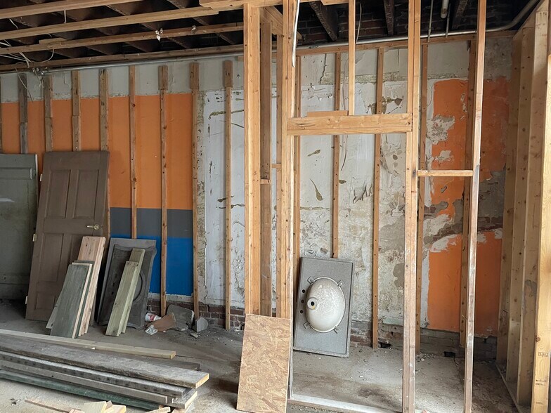 More Photos Of 525 E Morgan St, Boonville General Retail For Sale