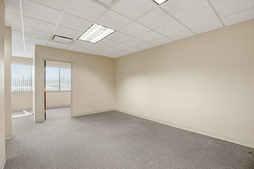 More Photos Of 213 Front St, Mchenry Office For Lease