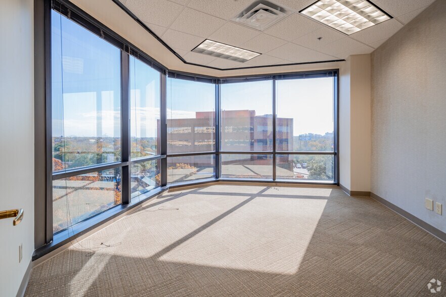 More Photos Of 745 E Mulberry Ave, San Antonio Office For Lease