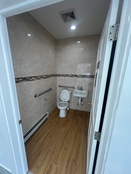 More Photos Of 9203 Astoria Blvd, East Elmhurst Storefront Retail Residential For Lease