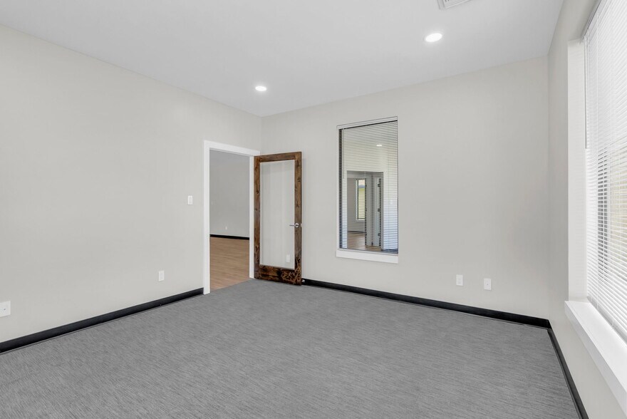 More Photos Of 907 Otto St, Brookshire Loft Creative Space For Sale