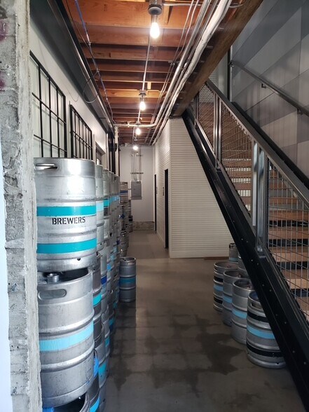 More Photos Of 5201 15th Ave NW, Seattle Loft Creative Space For Lease