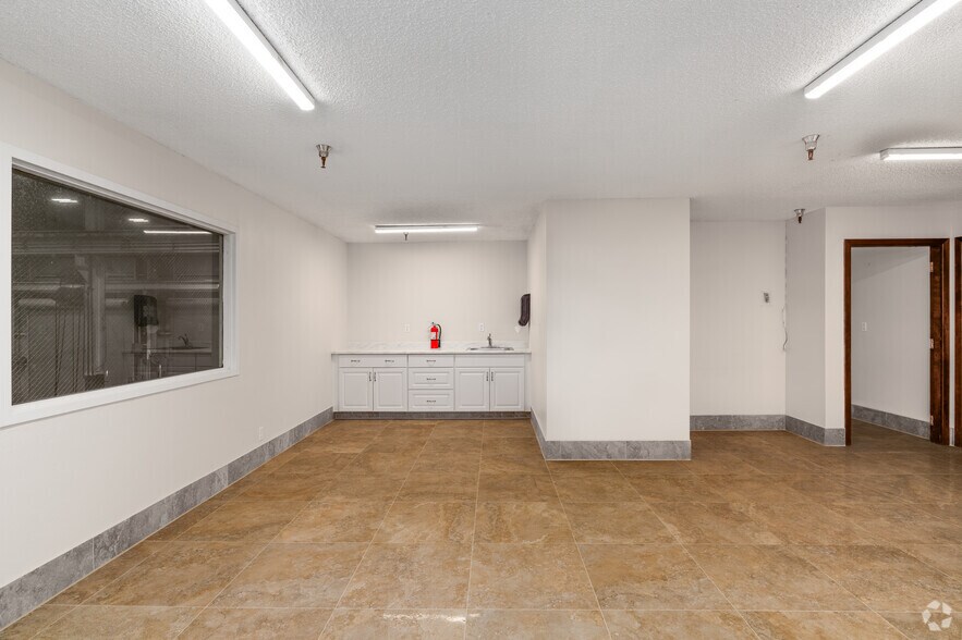 More Photos Of 6455 NE Columbia Blvd, Portland Warehouse For Lease