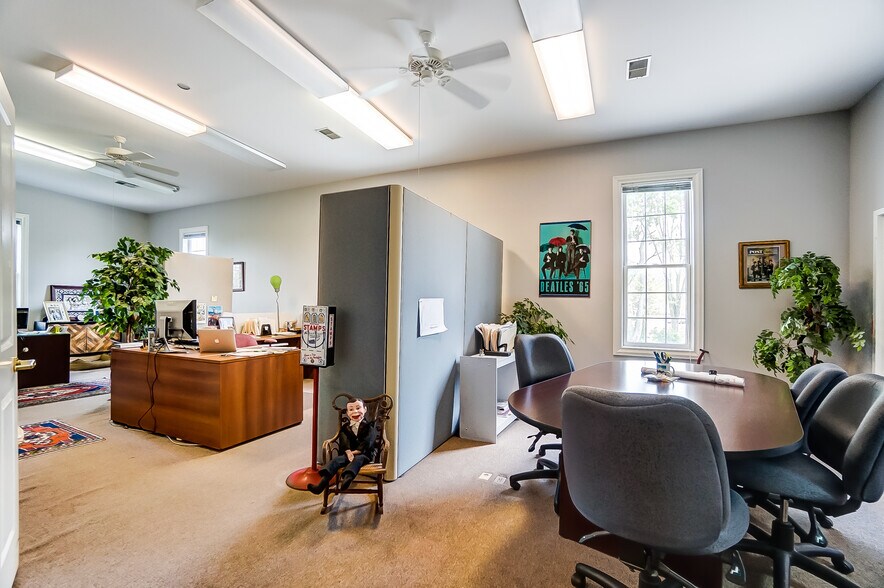 More Photos Of 1550 Lewis Center Rd, Lewis Center Freestanding For Sale