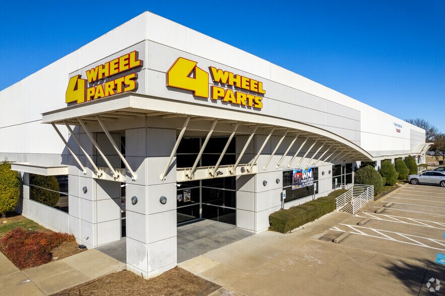 More Photos Of 3001 E Plano Pky, Plano Light Manufacturing For Lease