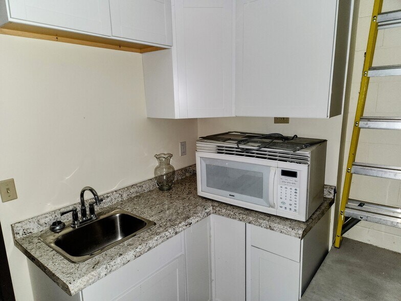 More Photos Of 5185 US Route 60, Huntington Medical For Sale