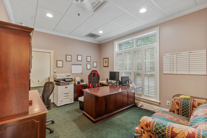 More Photos Of 300 N Tennessee Ave, Etowah Funeral Home For Sale