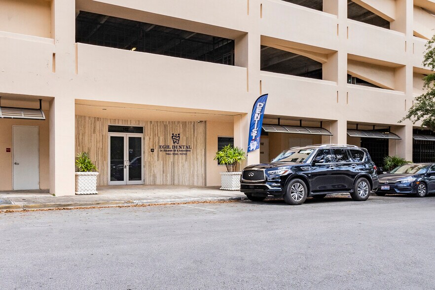 More Photos Of 6141 Sunset Dr, South Miami Medical For Lease