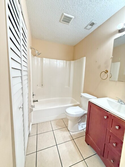 More Photos Of 1005-1009 63rd Ave W, Bradenton Apartments For Sale