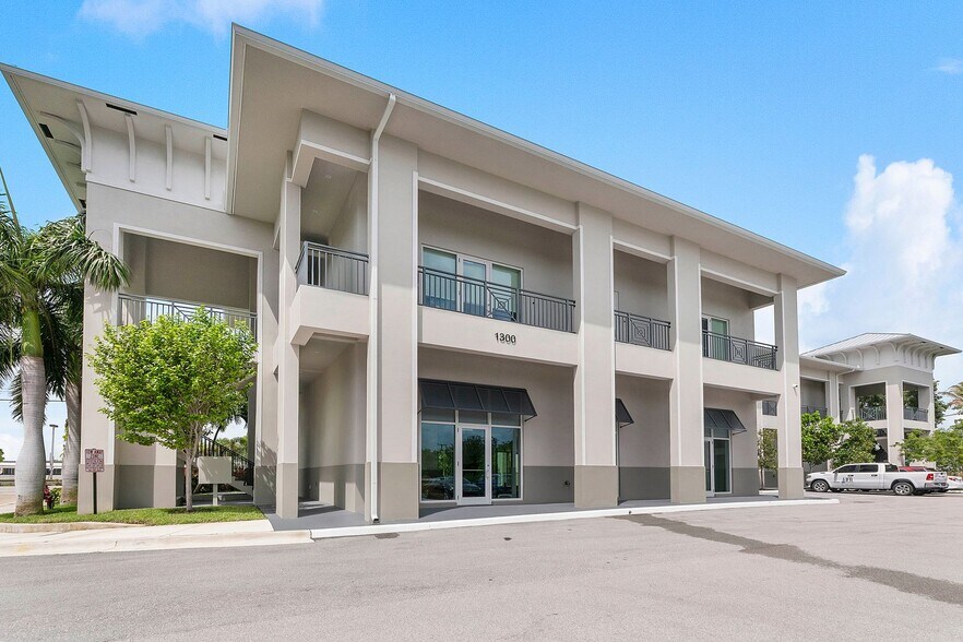 Primary Photo Of 1300 S Dixie Hwy, Lantana Coworking Space