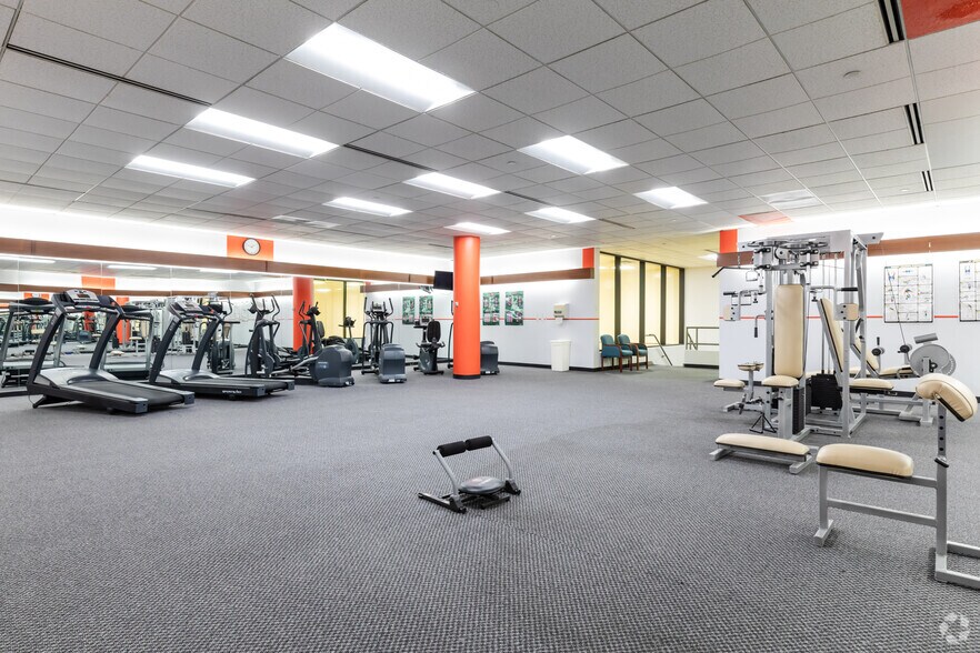 More Photos Of 4949 Harrison Ave, Rockford Unknown For Lease